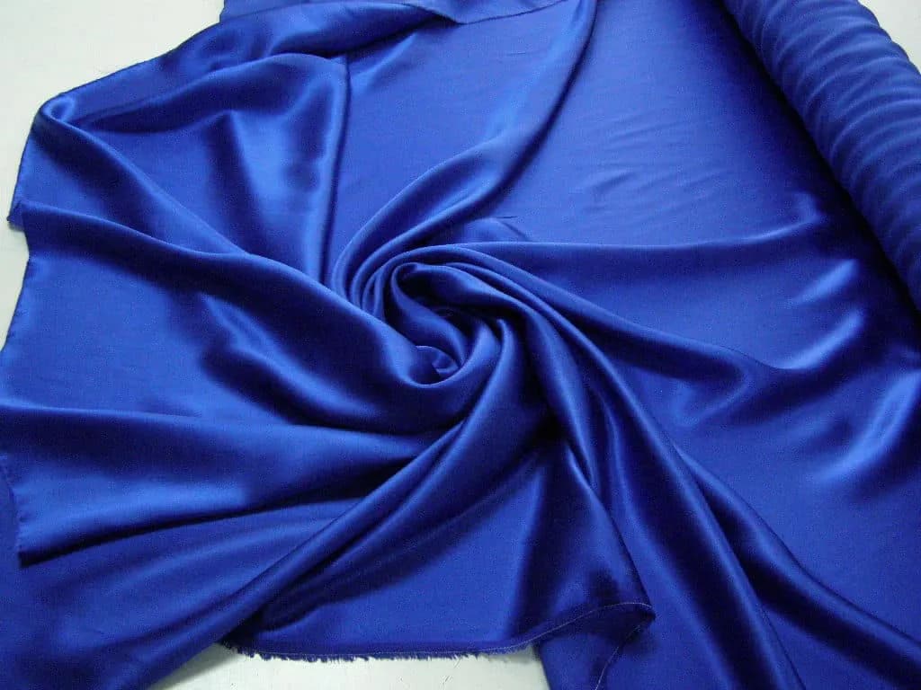 Czy bawełna się rozciąga? Odkryj fakty, które zaskoczą każdego