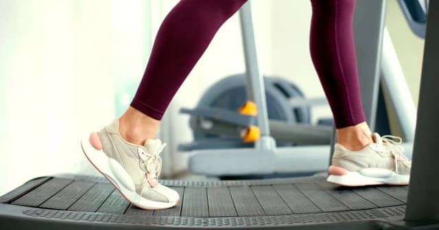 Jak biegać na bieżni żeby spalić tłuszcz i osiągnąć wymarzoną sylwetkę